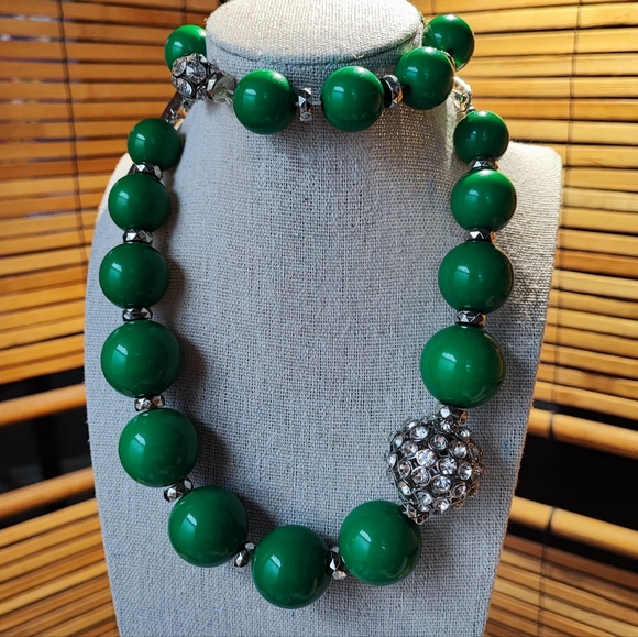 Stephan & Co Kelly Green Acrylic Round Bead Bracelet and Necklace Rhinestone Set - Picture 3 of 14